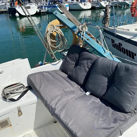 Bateau A Quai Detente Absolue 船屋