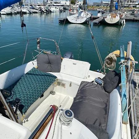 Bateau A Quai Detente Absolue 船屋 *